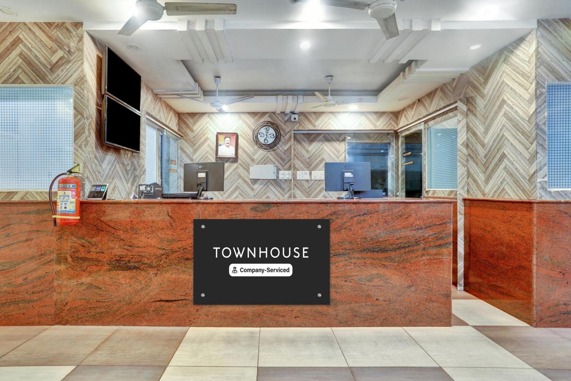 Townhouse Eluru Hotel Kültér fotó
